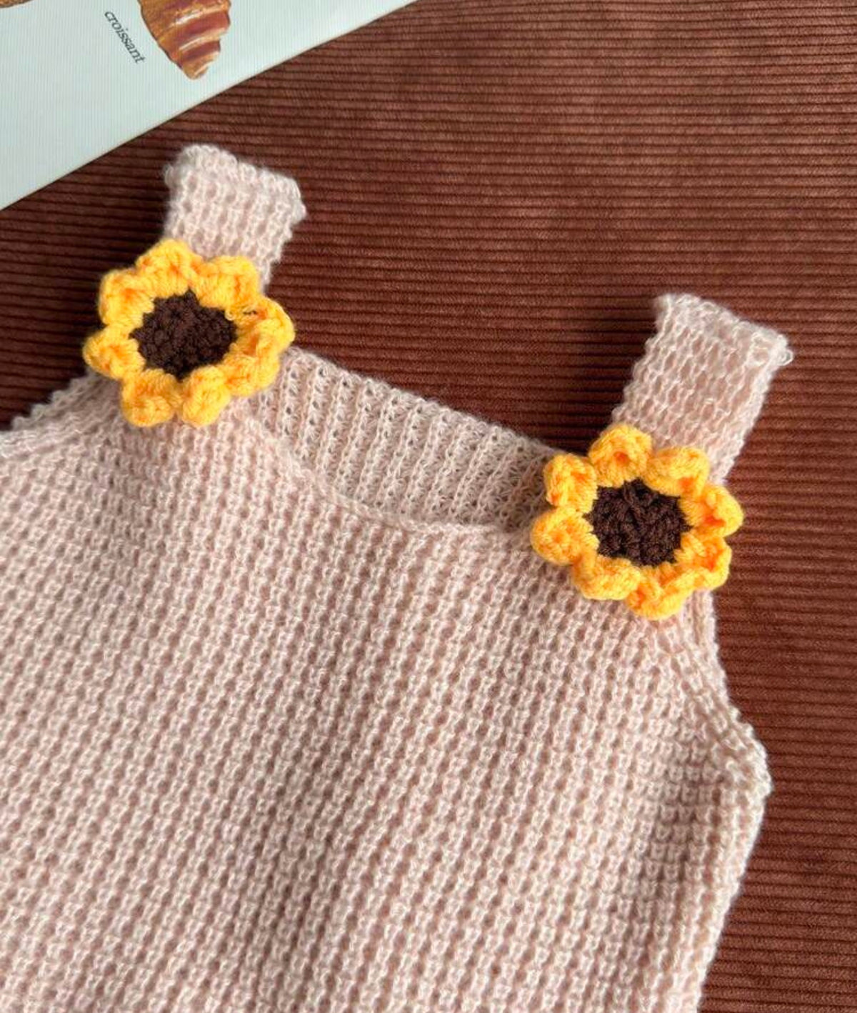 Crochet 3D Floral Decor Ruffle Hem Knit