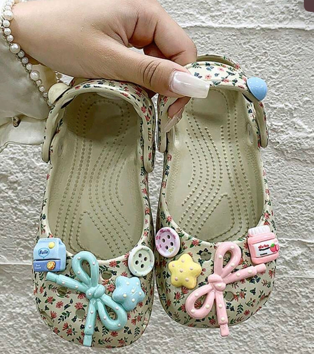 1 Pair Floral Clogs