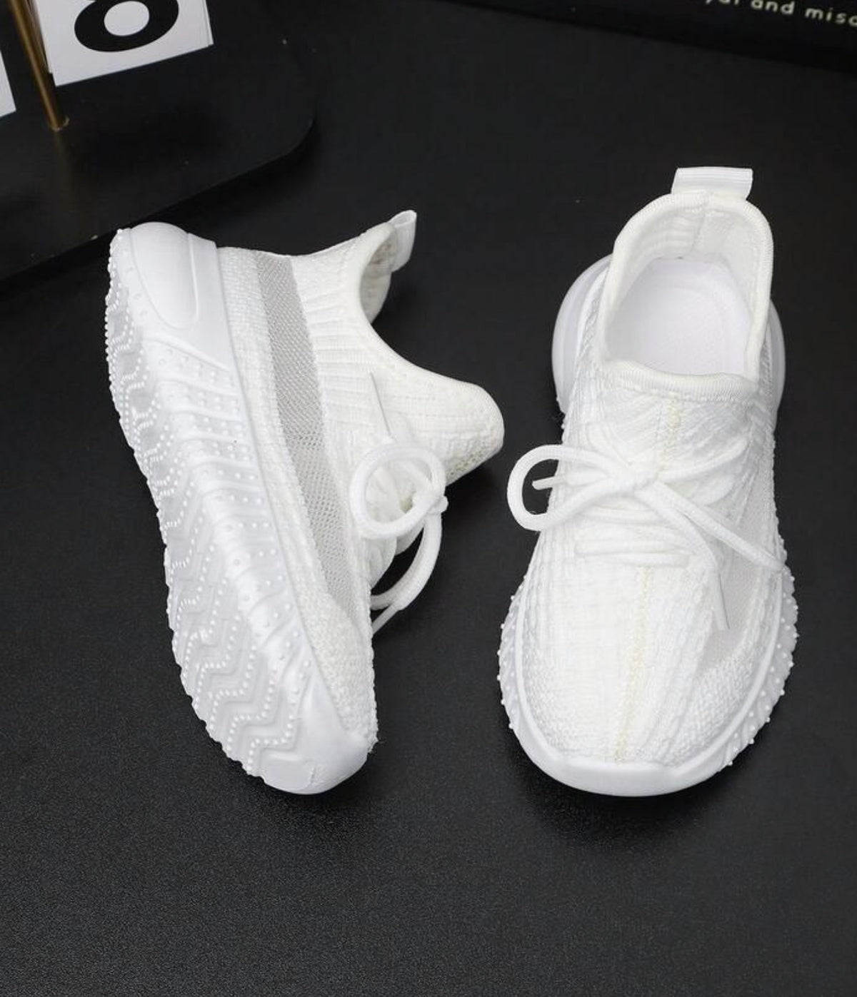1 Pair Mesh Breathable White Sneakers