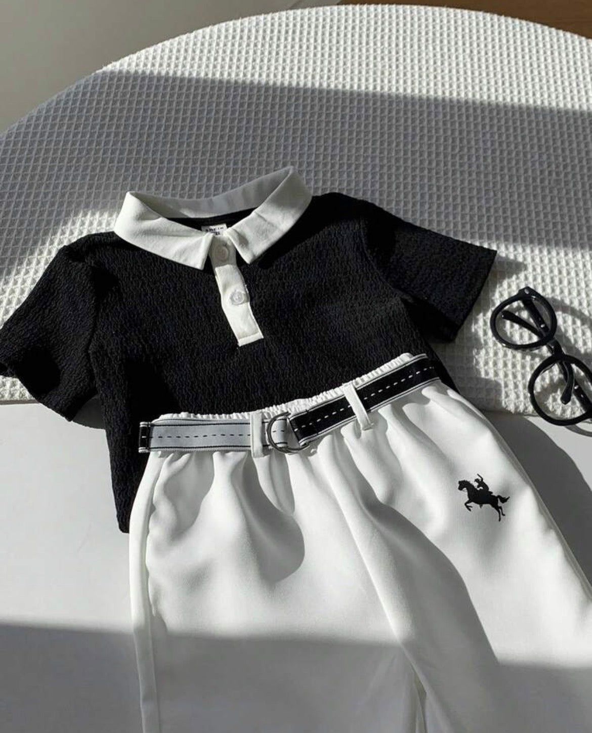 Black And White Horse Pattern Polo Shirt And White Pants Suit With Belt