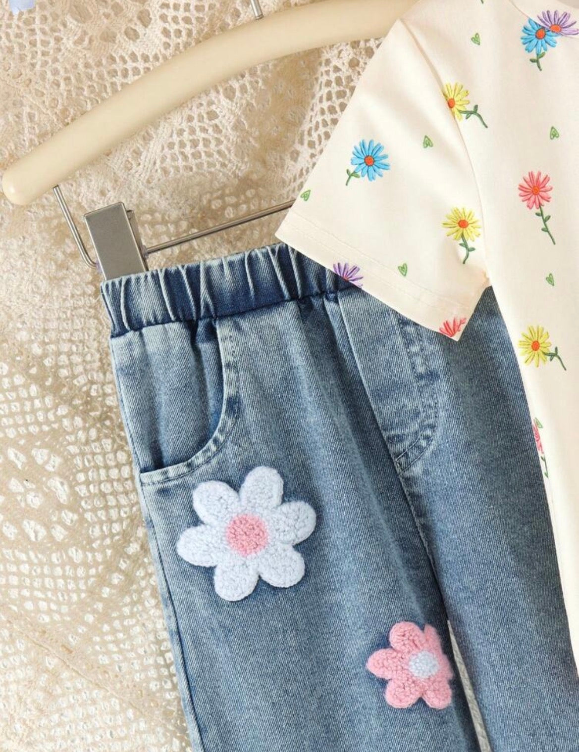 2pcs Round Neck Short Sleeve T-Shirt Paired With 3D Embroidered Flower Denim Look Straight Leg Pants