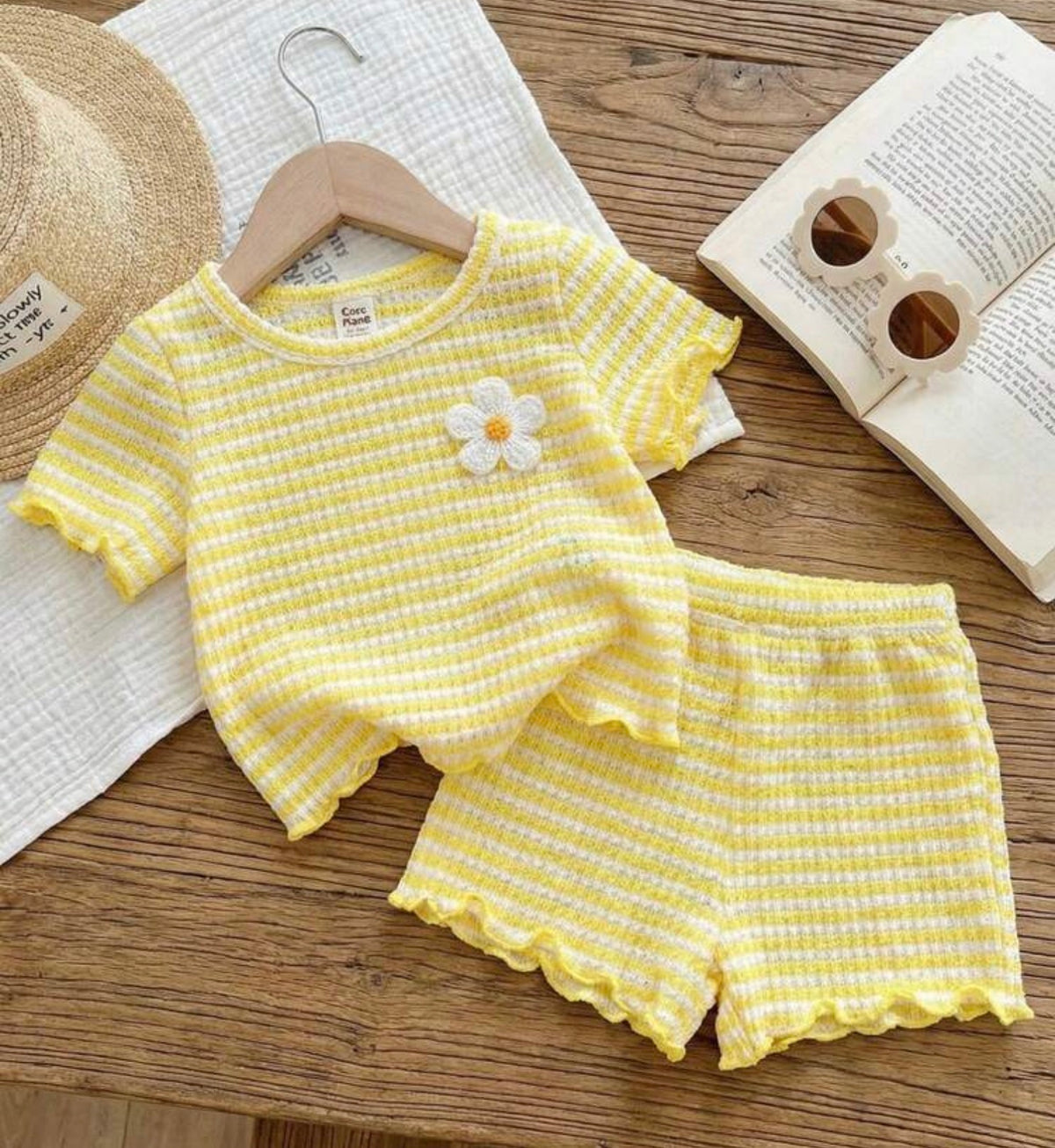 2pcs Baby Girl Floral Print Round Neck Short Sleeve Top And Elastic Waist Shorts Set