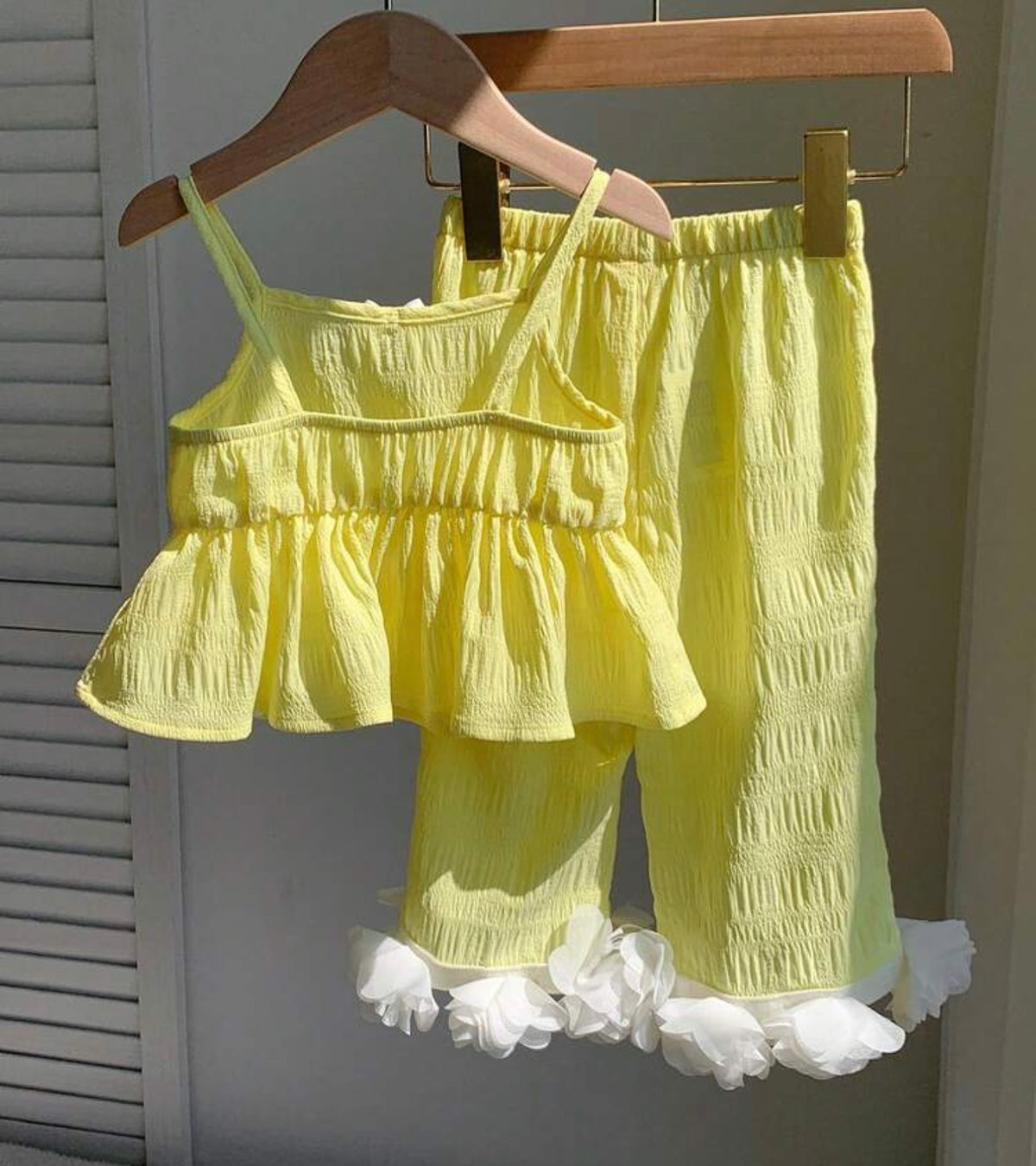2pcs Sweet Ruffle Camisole Top And Flare Pants Set