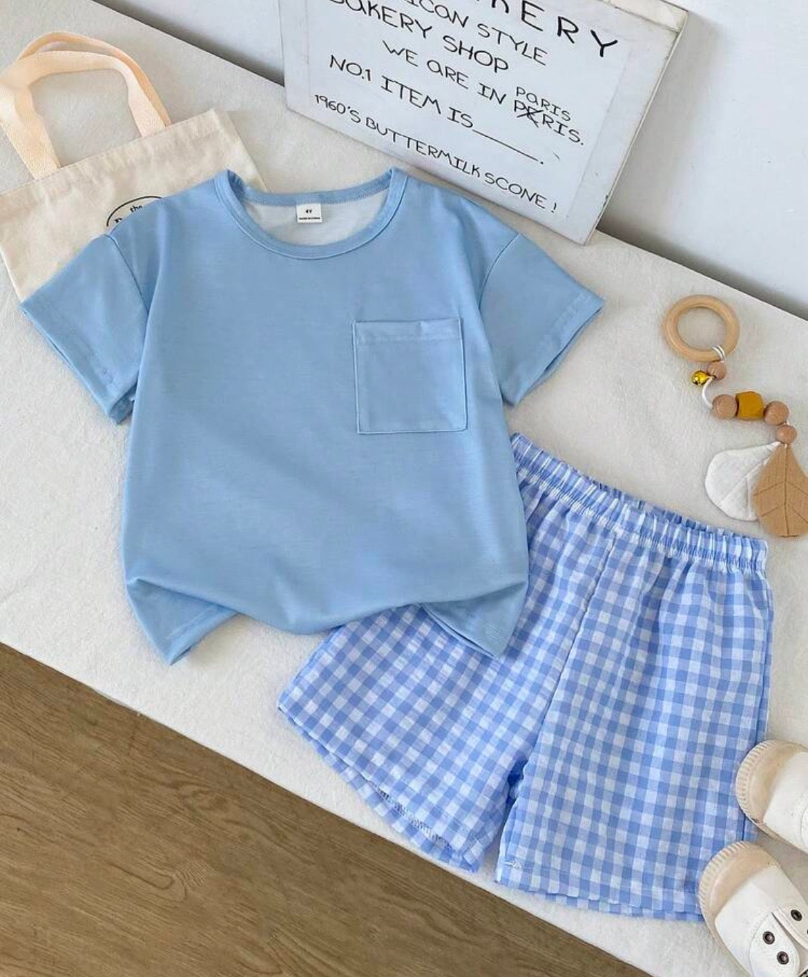 2pcs/Set Drop Shoulder Short Sleeve Top And Striped Print Shorts