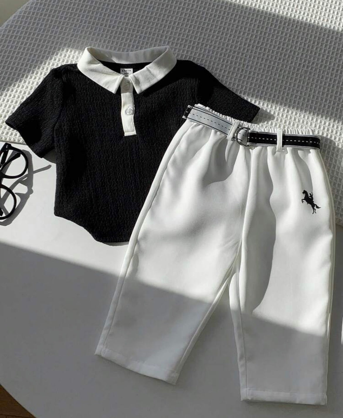 Black And White Horse Pattern Polo Shirt And White Pants Suit With Belt