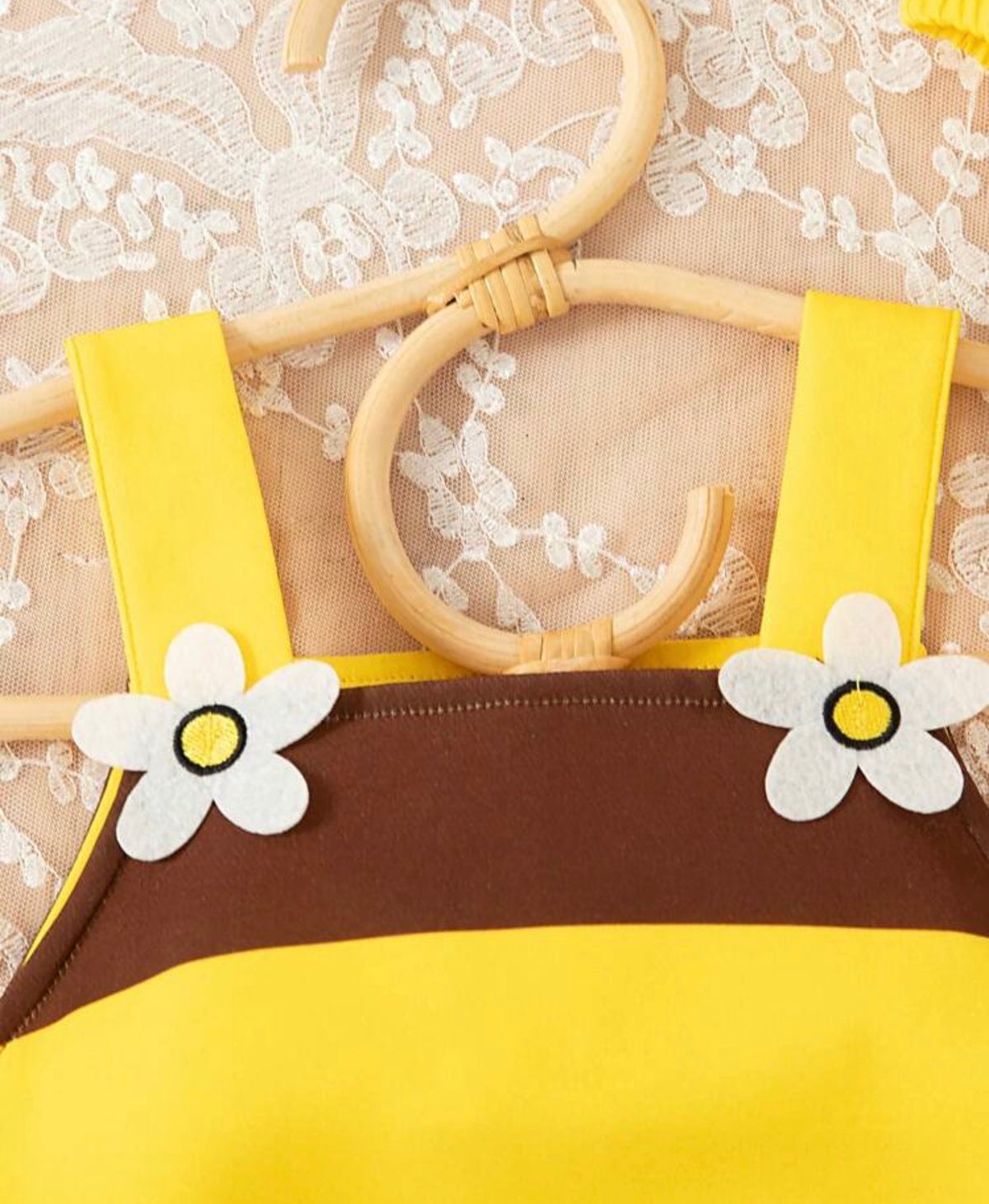 Pals 2pcs Bee-Themed outfit