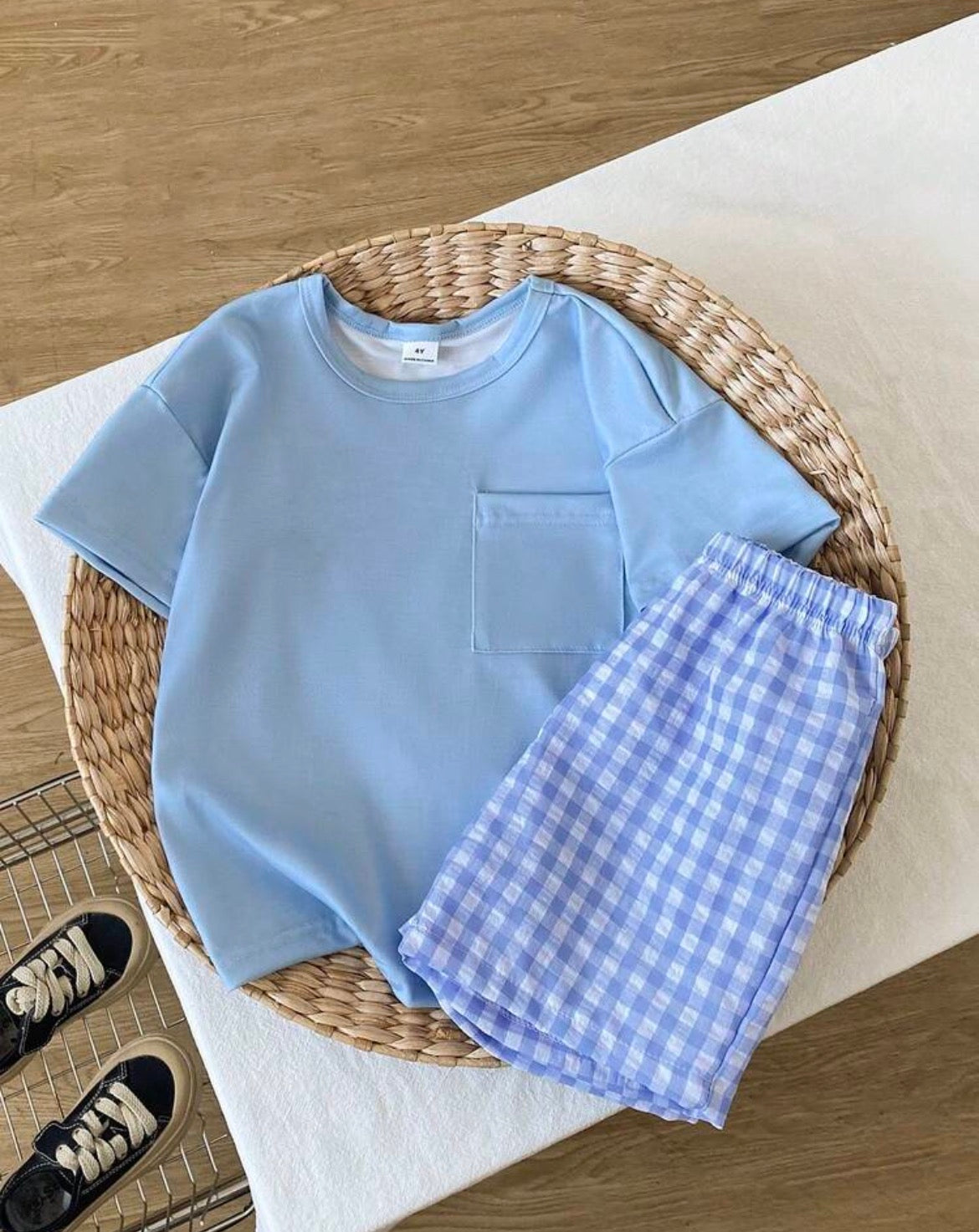 2pcs/Set Drop Shoulder Short Sleeve Top And Striped Print Shorts
