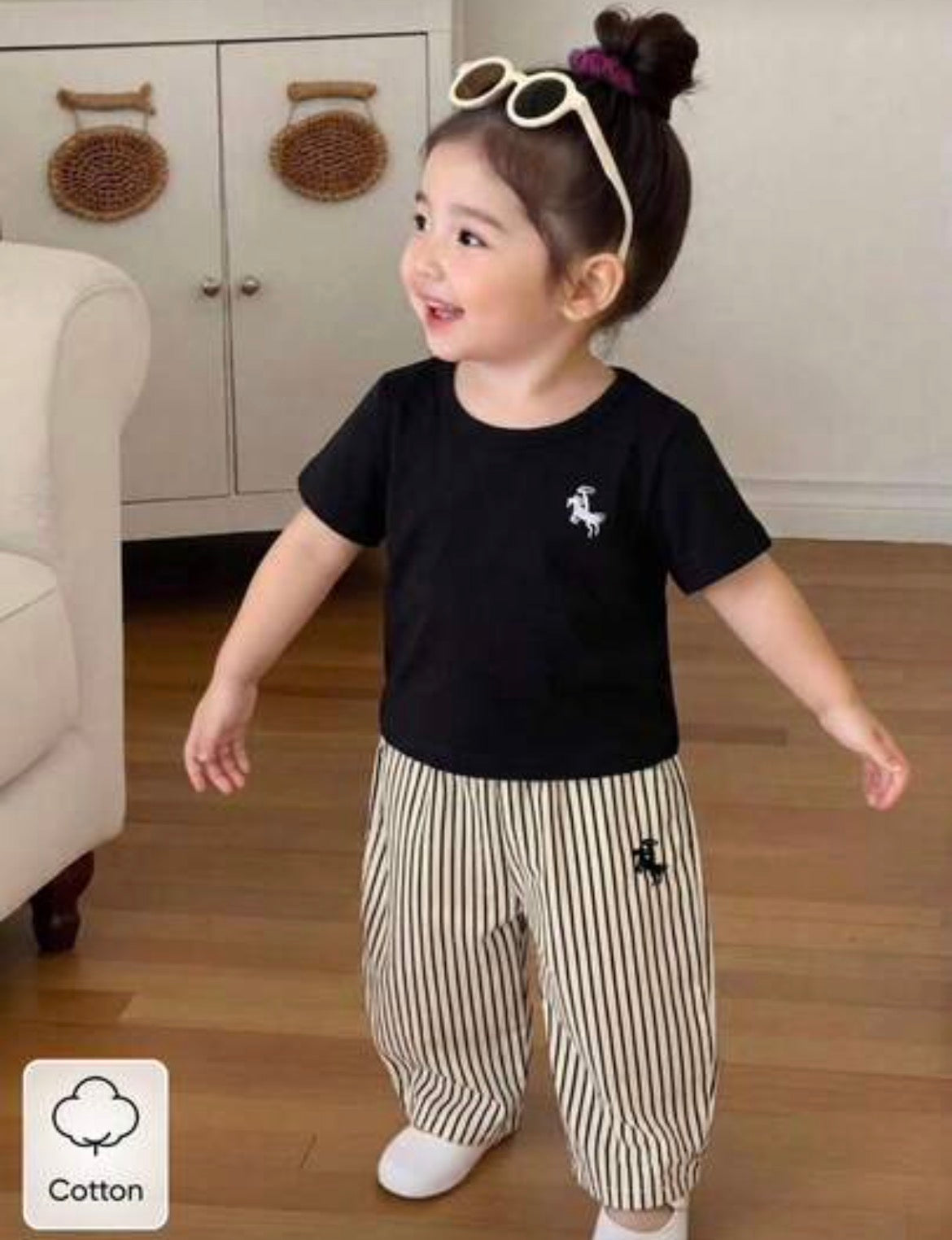 2pcs Black Short Sleeve T-Shirt Embroidered Decor Striped Pants