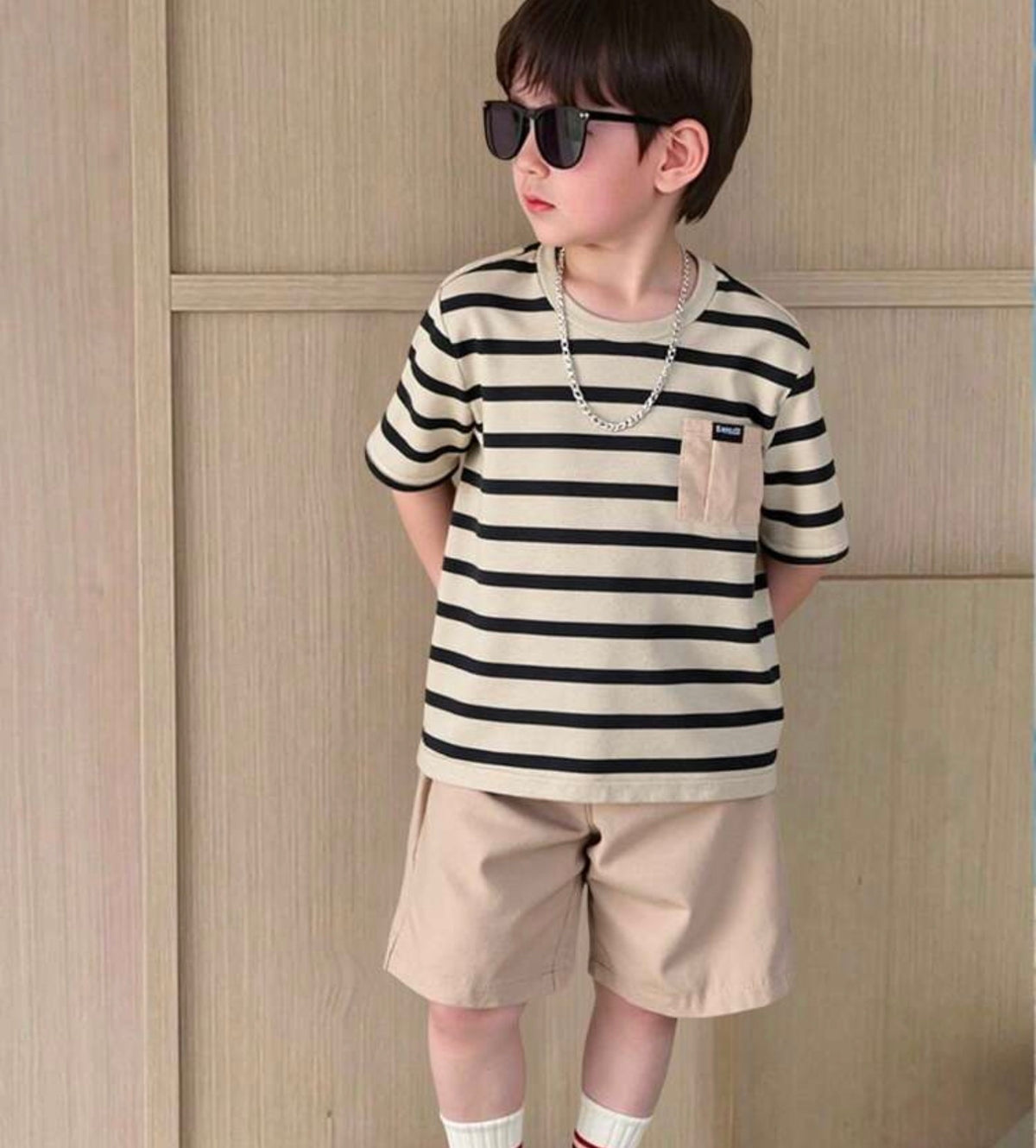 2pcs Pocket Round Neck Short Sleeve T-Shirt&Solid Shorts Set
