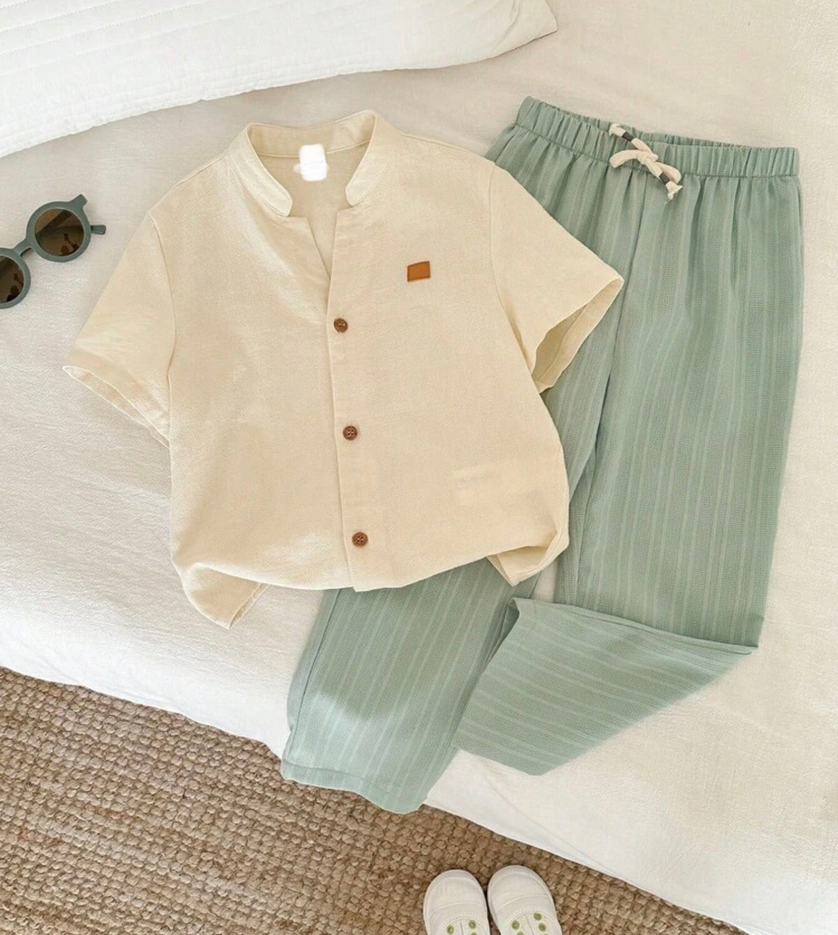 2pcs/Set V-Neck Short Sleeve Woven Shirt And Green Pants Set