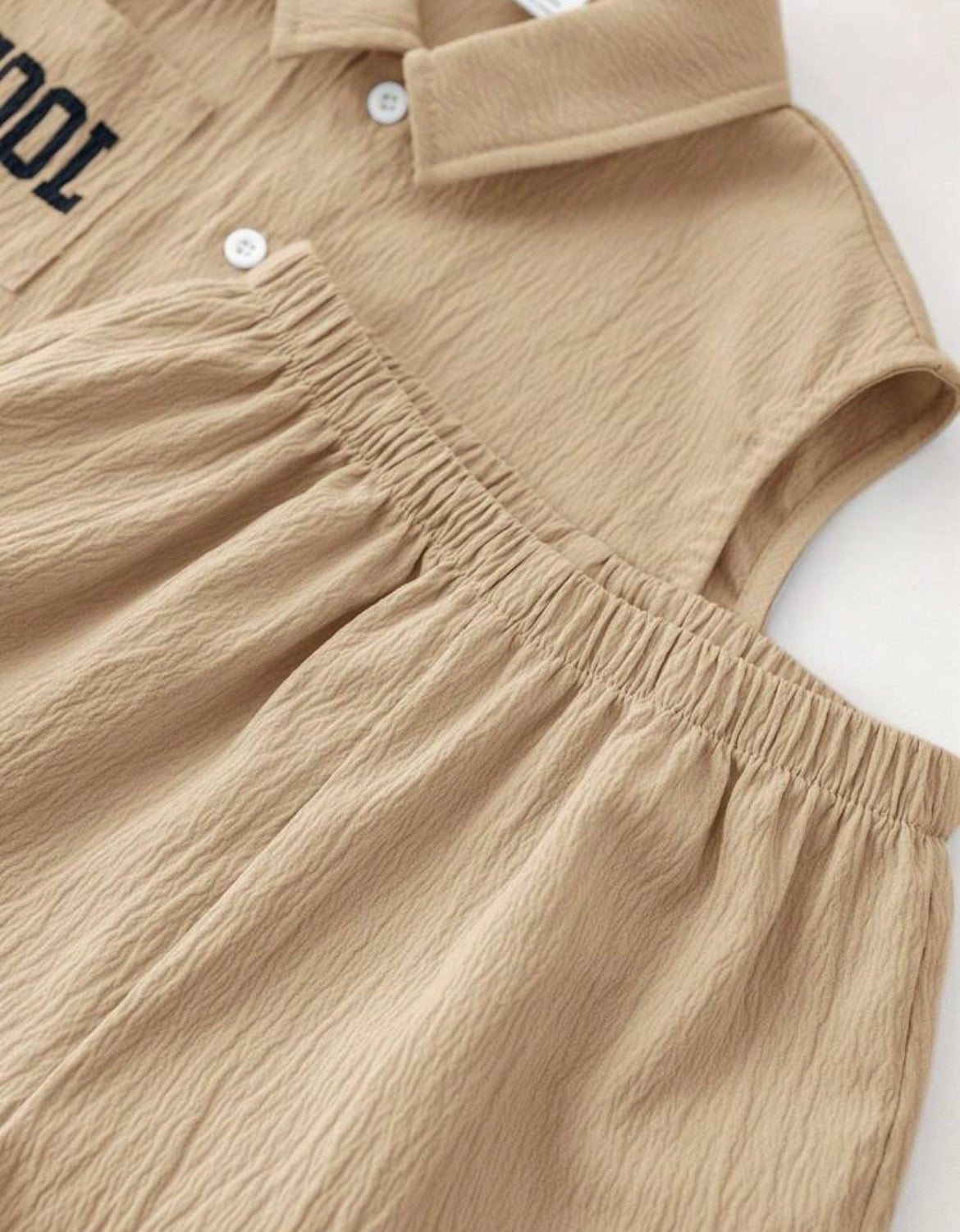 2pcs Letter Pattern Sleeveless Polo Shirt Vest & Elastic Waist Shorts Set With Tie