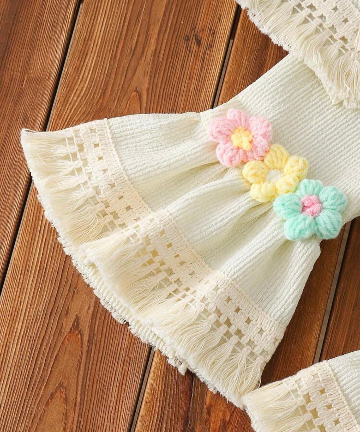 2pcs Floral Applique Hem Fringe Top And Bell Bottom Pants