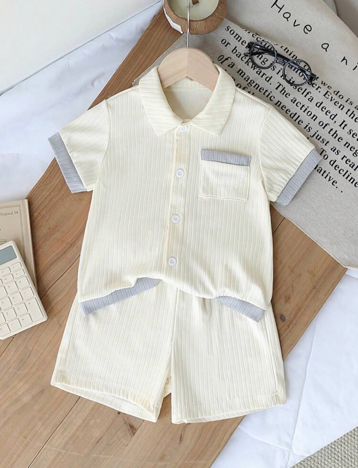 2pcs/Set Textured Fabric Contrast Color Cardigan Shirt & Shorts Set
