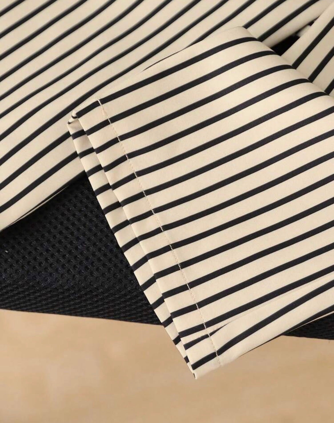2pcs Black Short Sleeve T-Shirt Embroidered Decor Striped Pants