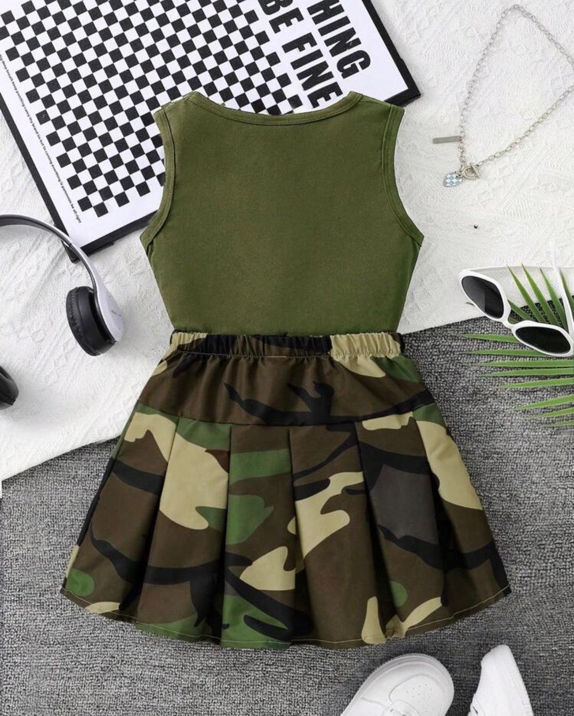 2pcs/Set Military Green Letter Print Round Neck Sleeveless Top + Elastic Waist Pleated Skirt