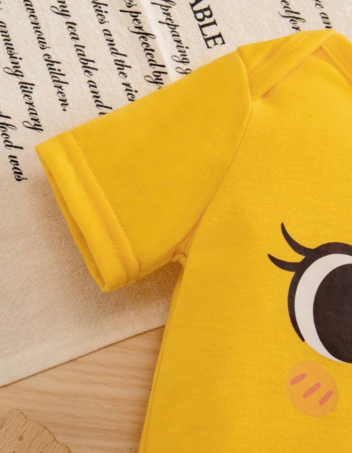 2pcs Newborn Short Sleeve Outfit Yellow Romper & Shorts