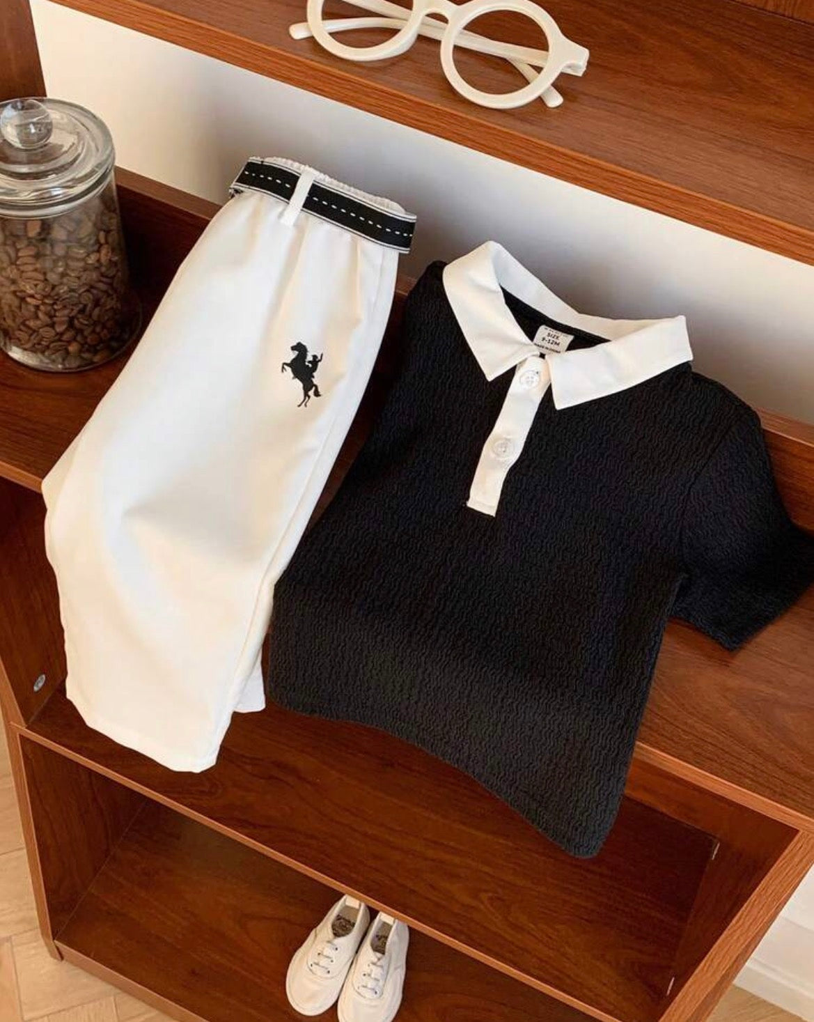 Black And White Horse Pattern Polo Shirt And White Pants Suit With Belt