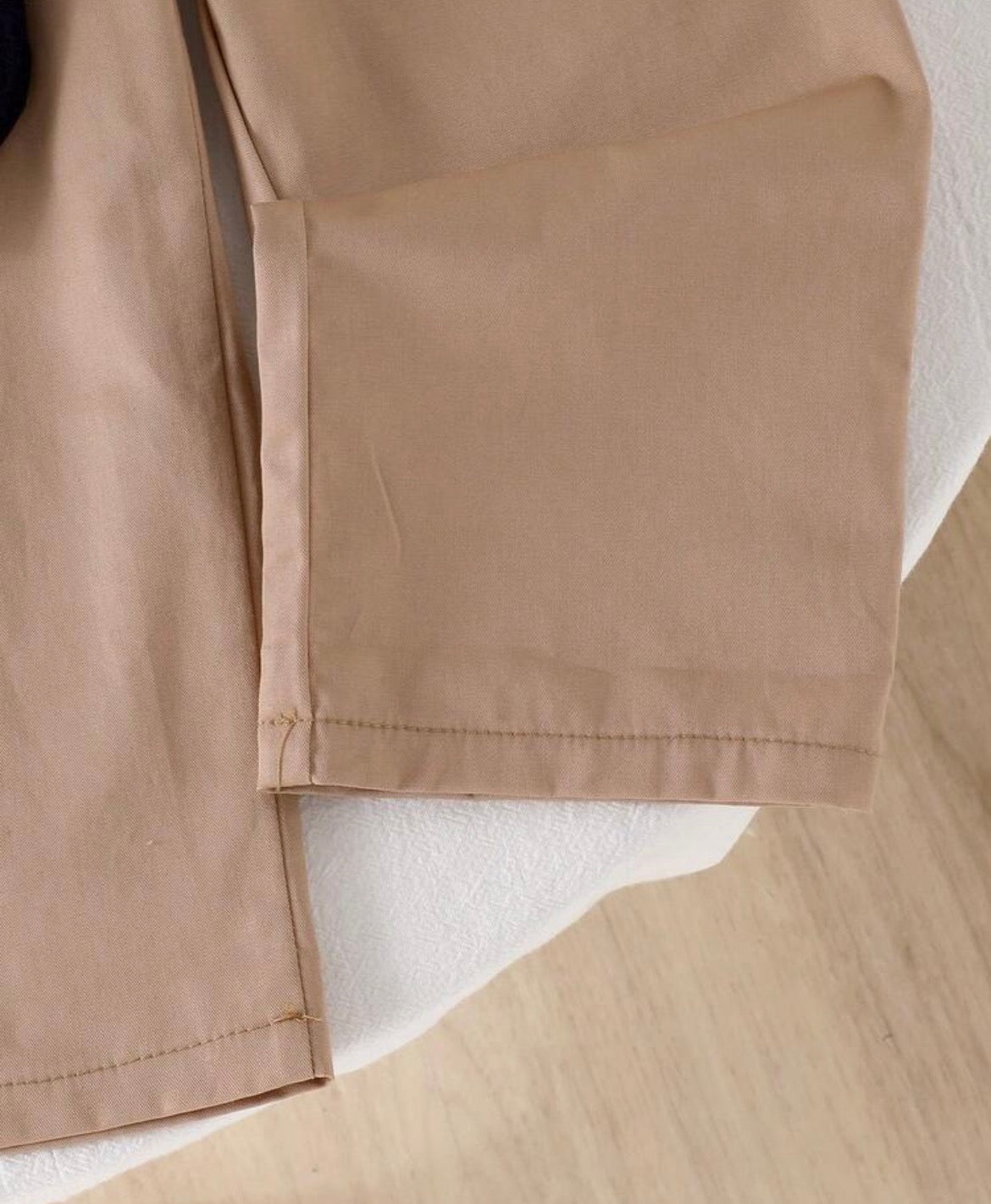 2pcs/Set Polo Shirt With 2 In 1 Design, Stylish Small Pattern Accent, Paired With Beige Casual Elastic Waist Loose Pants