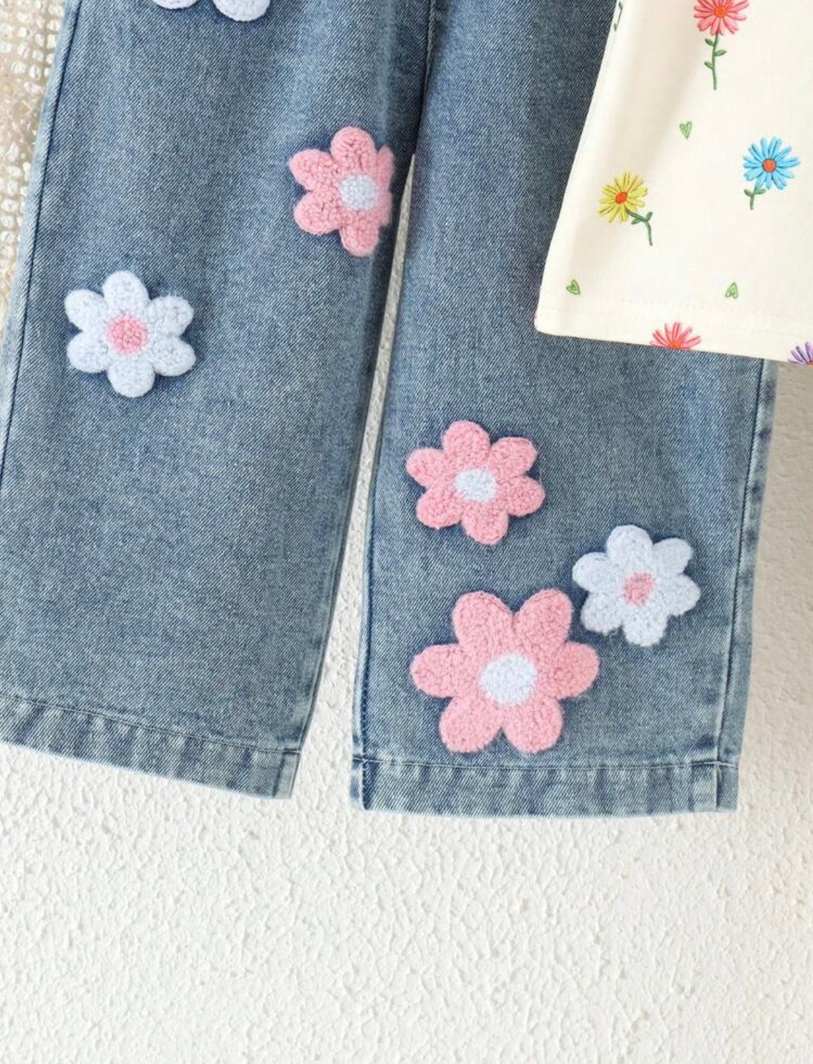 2pcs Round Neck Short Sleeve T-Shirt Paired With 3D Embroidered Flower Denim Look Straight Leg Pants