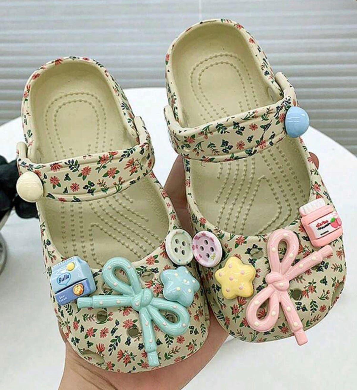1 Pair Floral Clogs