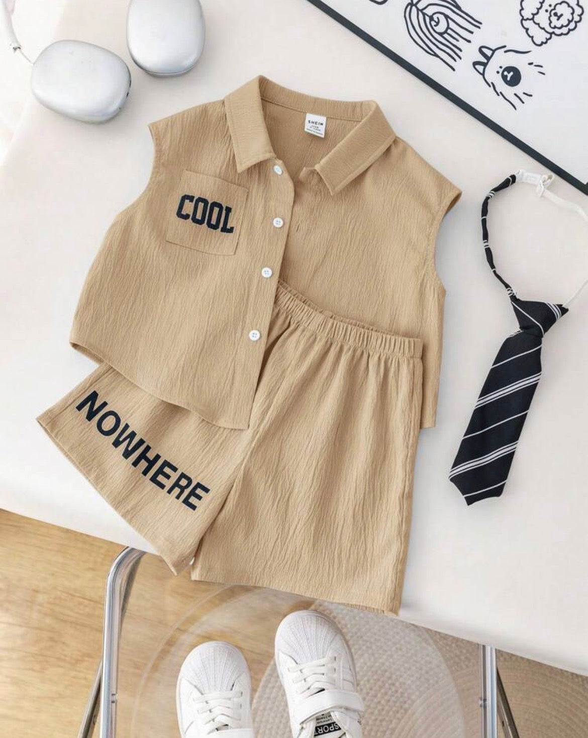 2pcs Letter Pattern Sleeveless Polo Shirt Vest & Elastic Waist Shorts Set With Tie