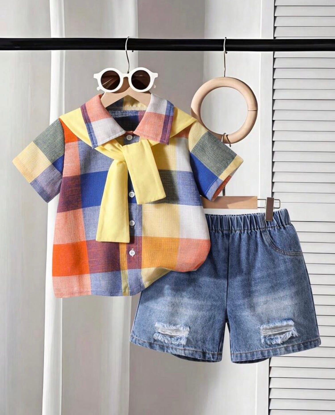 Plaid Pattern Short Sleeve Shirt Paired With Loose Shorts