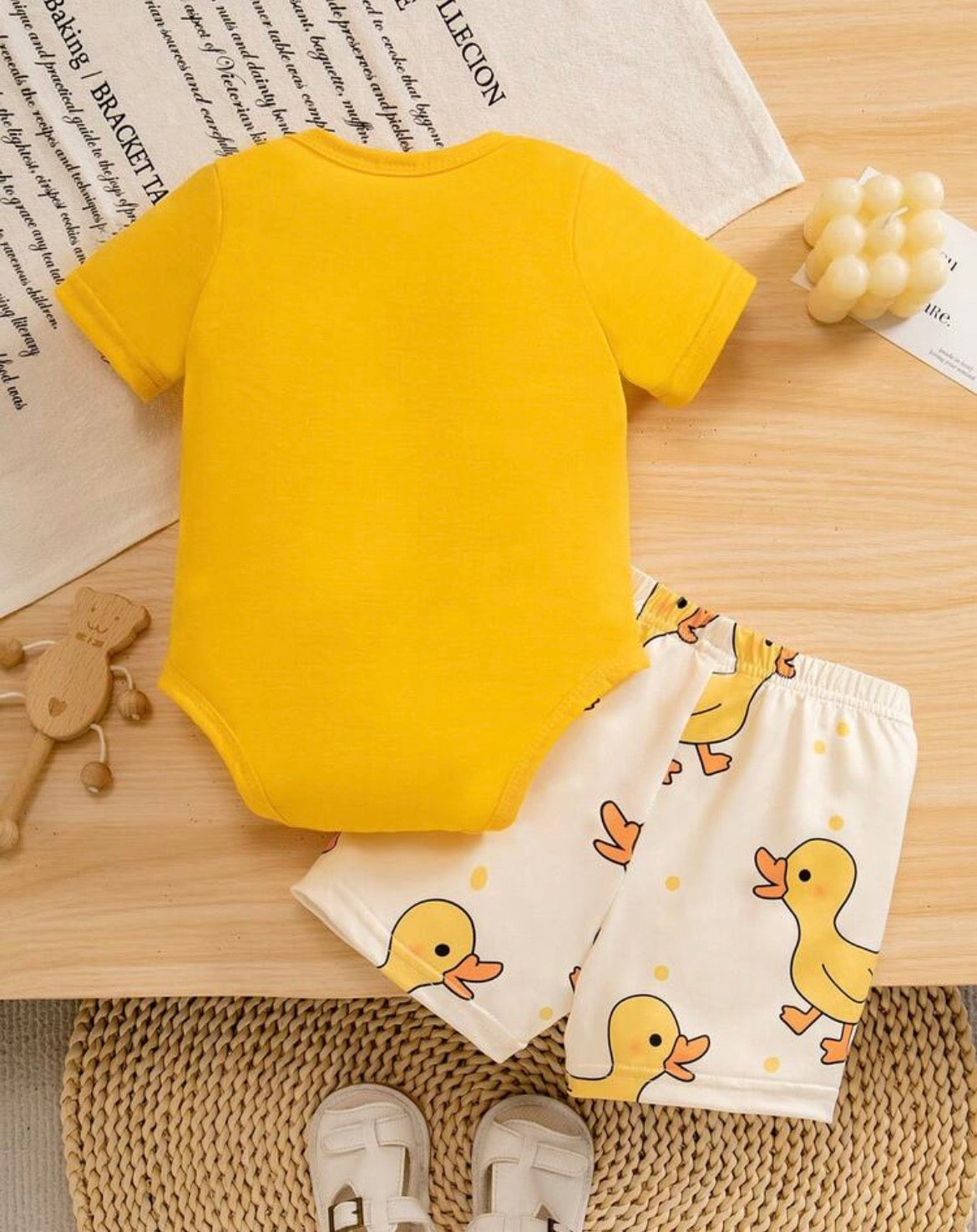 2pcs Newborn Short Sleeve Outfit Yellow Romper & Shorts