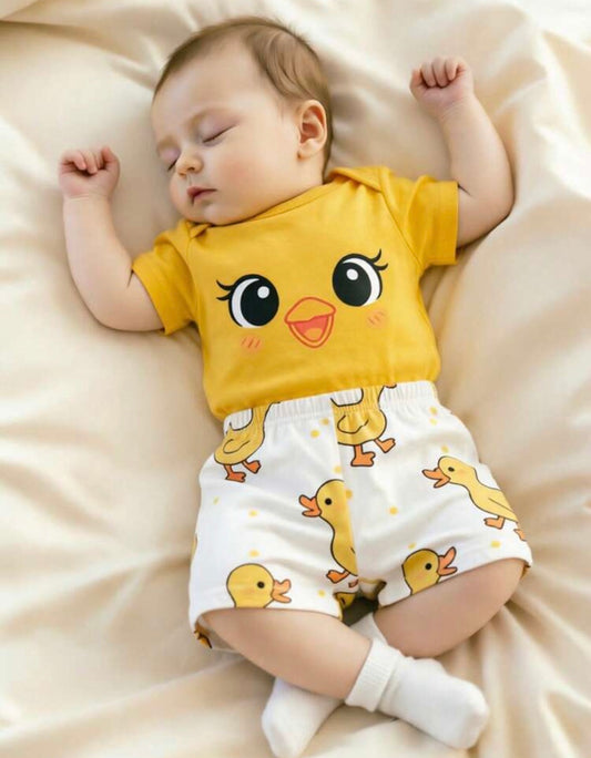 2pcs Newborn Short Sleeve Outfit Yellow Romper & Shorts