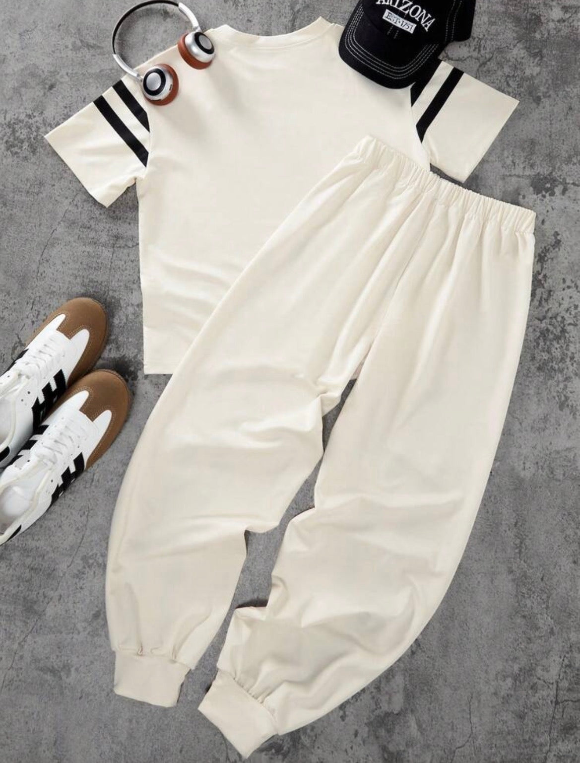 2pcs Round Neck Printed T-Shirt And Side Design Jogger Pants Set