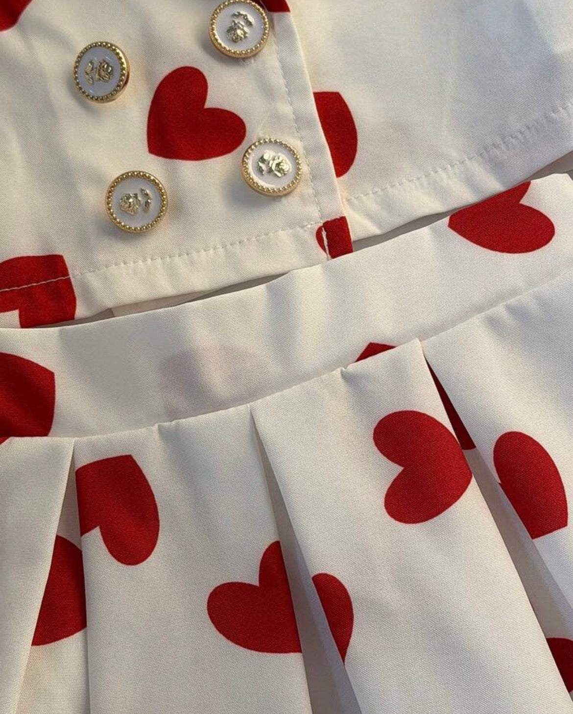 Heart collar sleeveless Top+Pleated Skirt