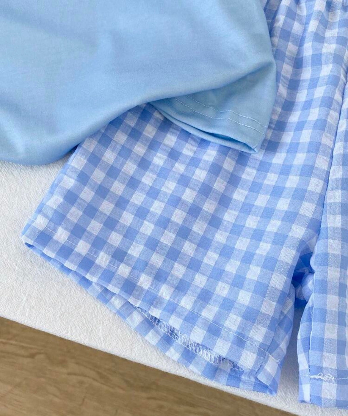 2pcs/Set Drop Shoulder Short Sleeve Top And Striped Print Shorts