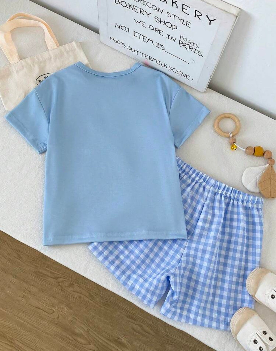 2pcs/Set Drop Shoulder Short Sleeve Top And Striped Print Shorts