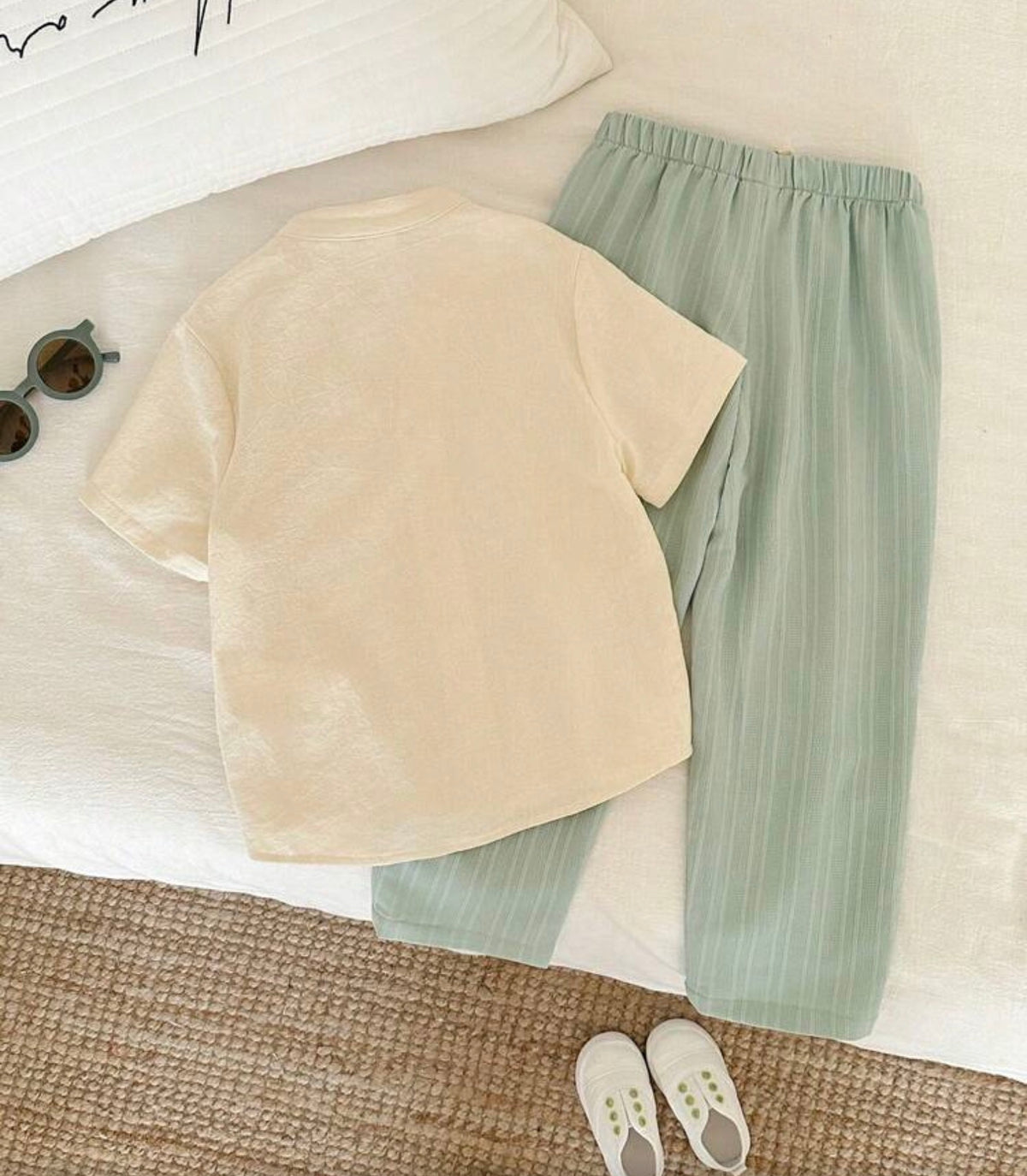 2pcs/Set V-Neck Short Sleeve Woven Shirt And Green Pants Set