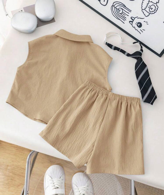2pcs Letter Pattern Sleeveless Polo Shirt Vest & Elastic Waist Shorts Set With Tie