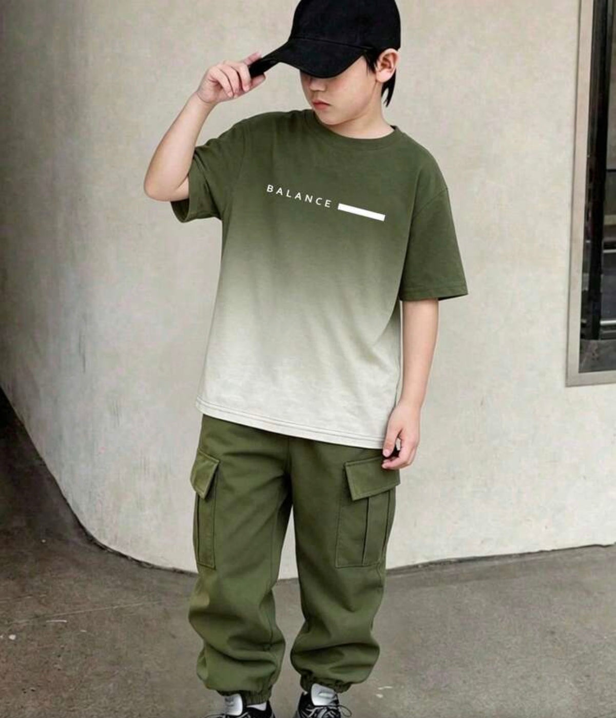 Gradient Color  Printed Round Neck T-Shirt & Cargo Pants