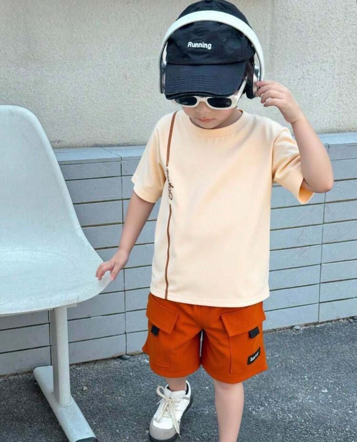 2pcs/Set Versatile Round Neck T-Shirt And Neon Green Cargo Shorts
