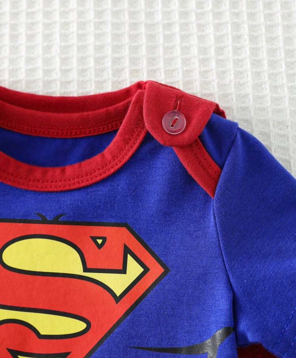 2pcs Set: Superhero Pattern Contrast Color Soft Knit Romper Shawl