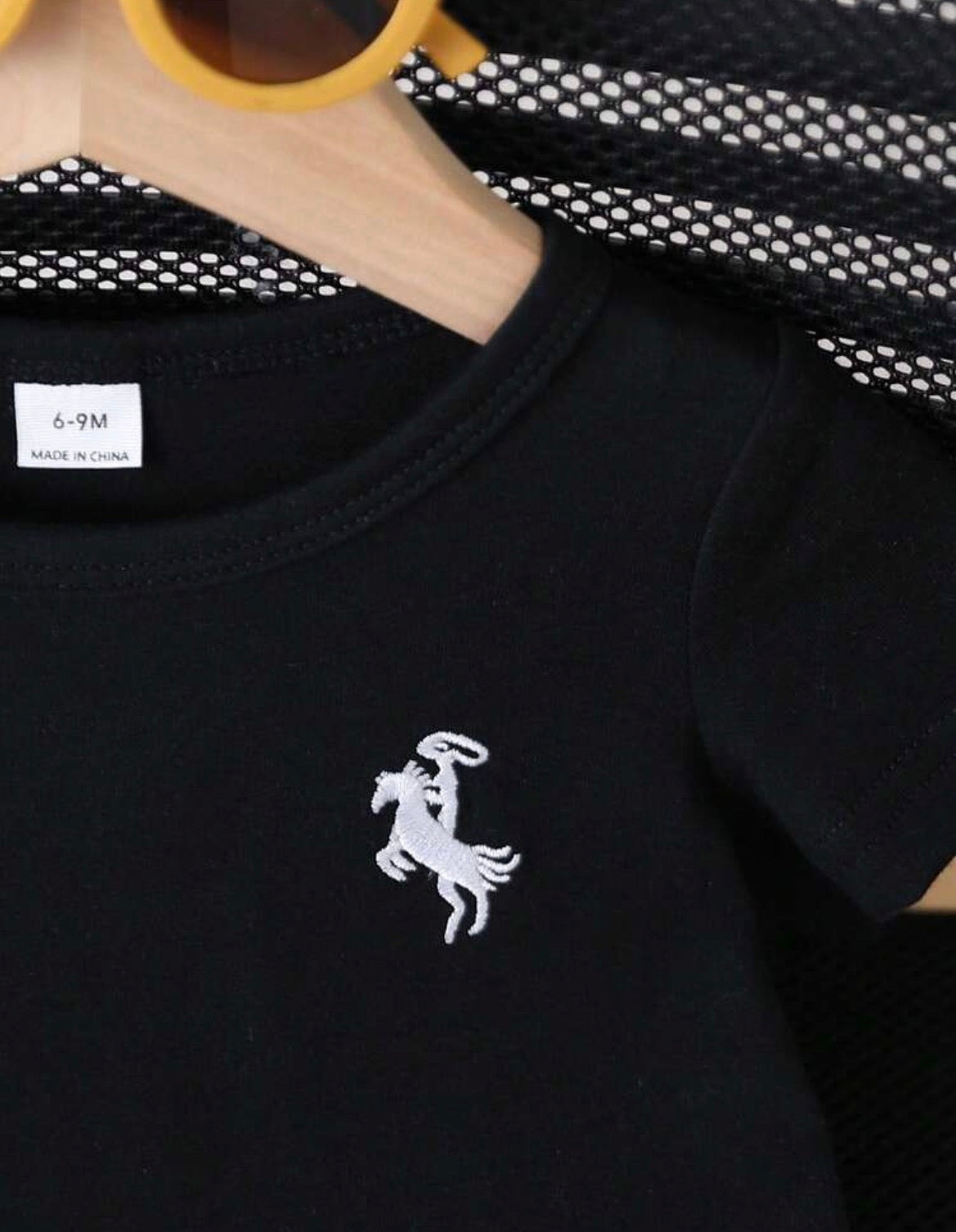 2pcs Black Short Sleeve T-Shirt Embroidered Decor Striped Pants
