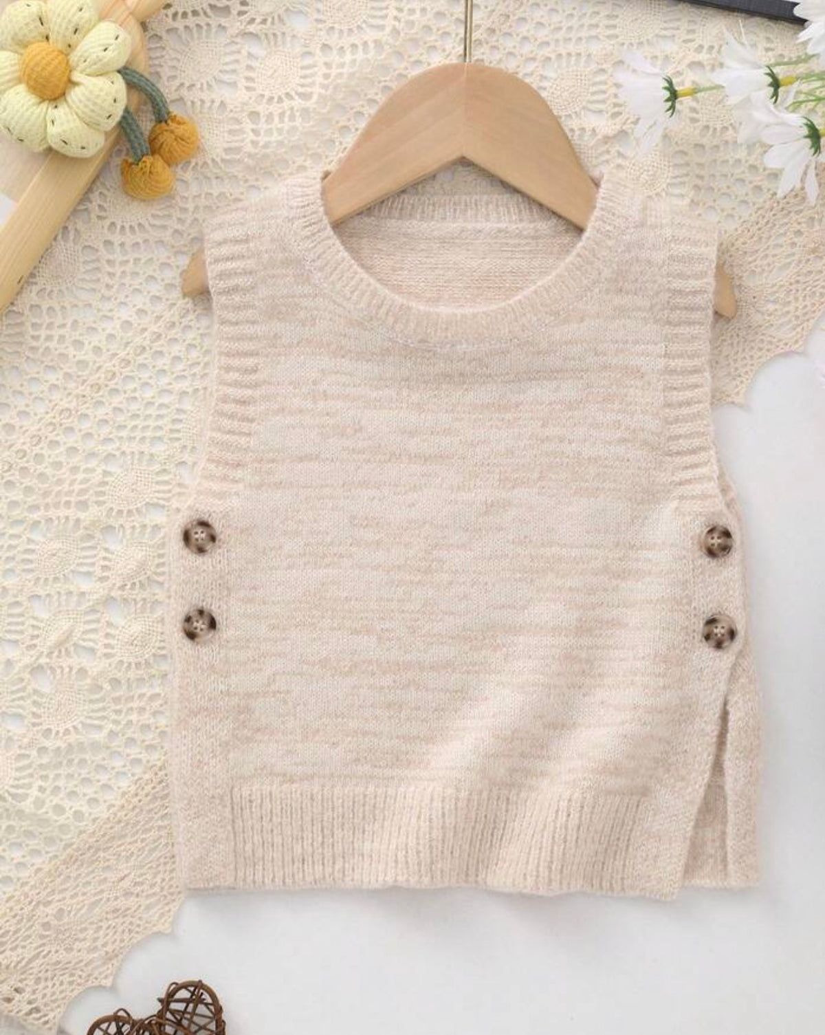 Young Girl Knitted Crew Neck Solid Color Sweater Vest