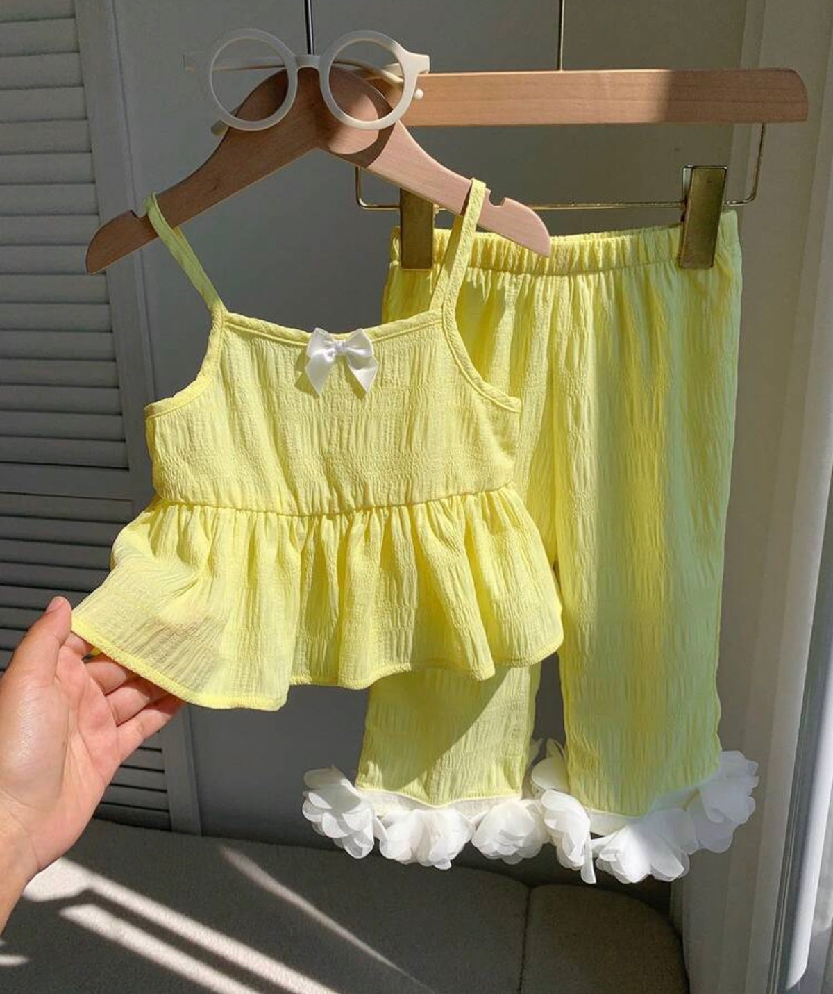2pcs Sweet Ruffle Camisole Top And Flare Pants Set