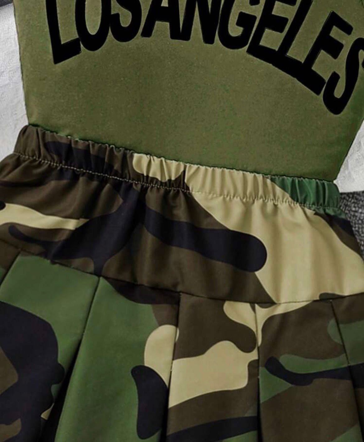 2pcs/Set Military Green Letter Print Round Neck Sleeveless Top + Elastic Waist Pleated Skirt