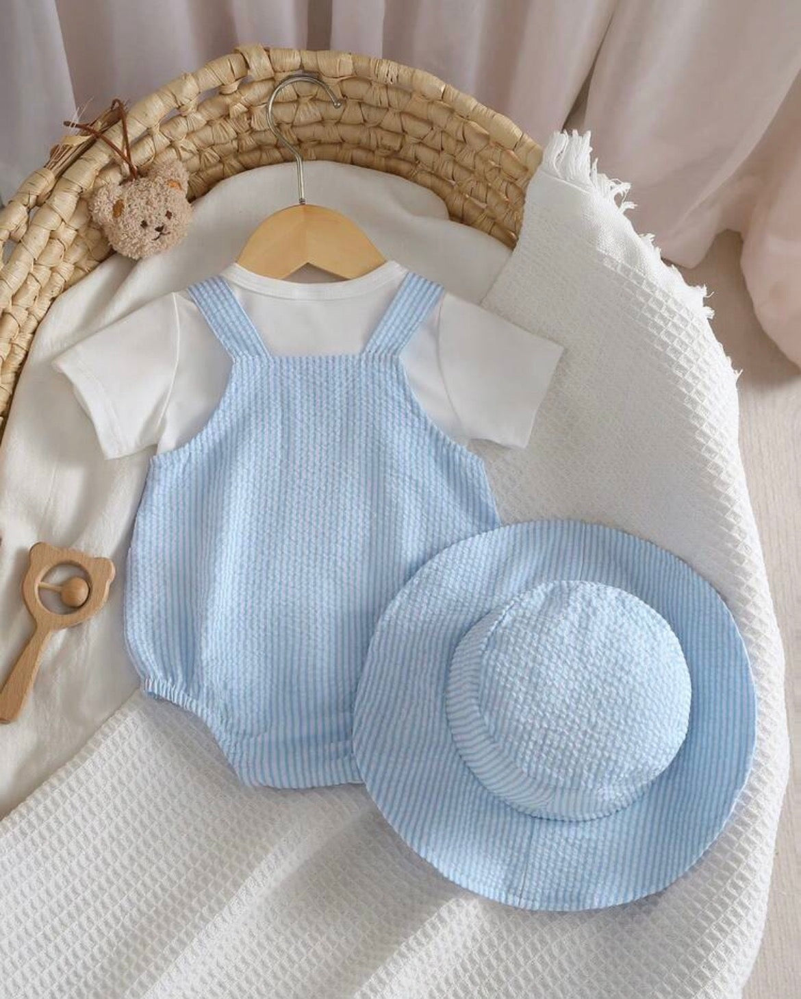 Newborn Baby Cute And Refreshing Round-Neck Short-Sleeved T-Shirt Top And Blue And White Striped Backless Bodysuit With A Hat