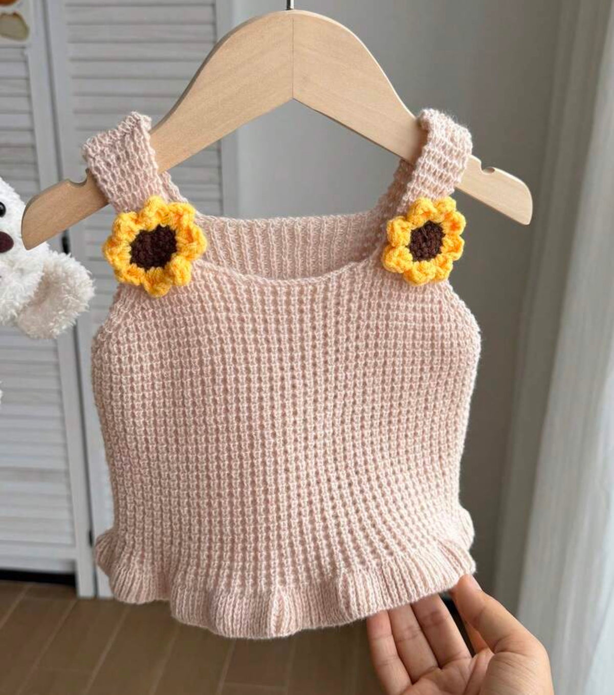 Crochet 3D Floral Decor Ruffle Hem Knit