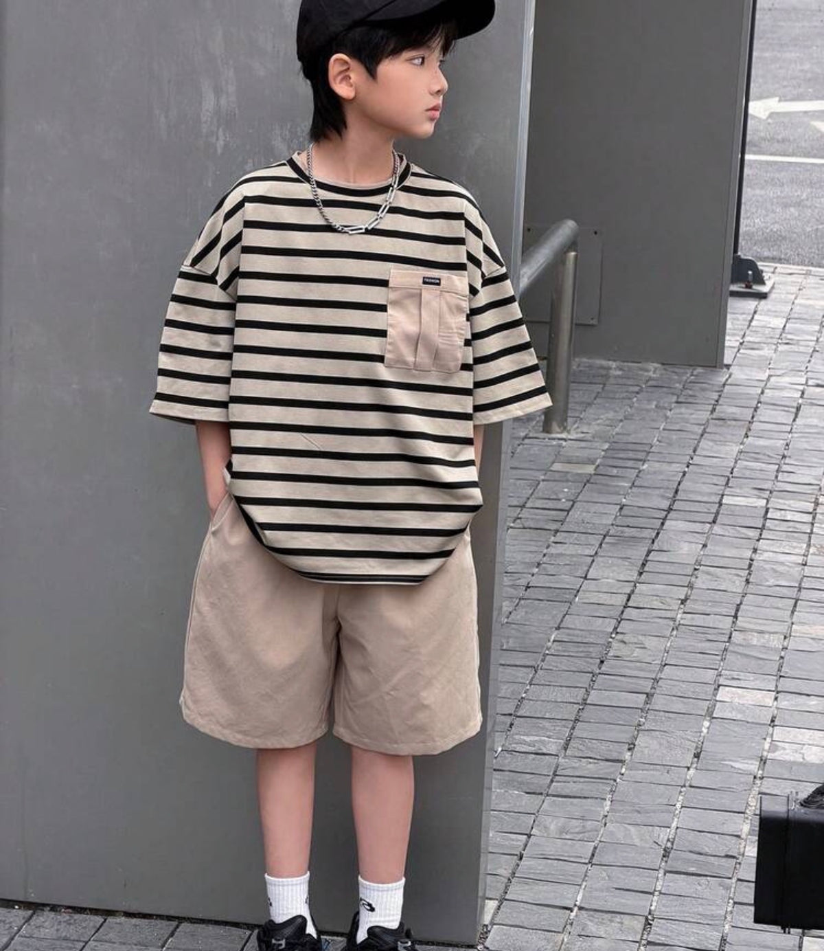 2pcs Pocket Round Neck Short Sleeve T-Shirt&Solid Shorts Set